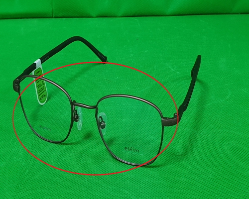 Official image of Glasses frame for children published by OECD 2