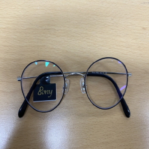 Official image of Glasses frame for children published by OECD