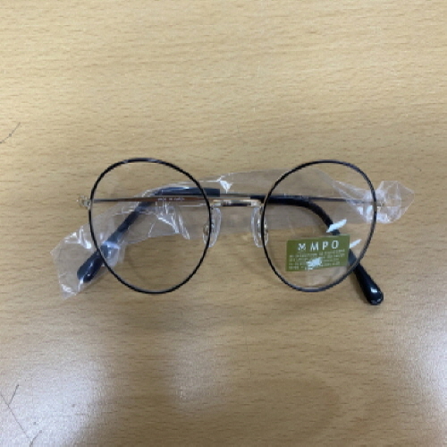 Official image of Glasses frame for children published by OECD