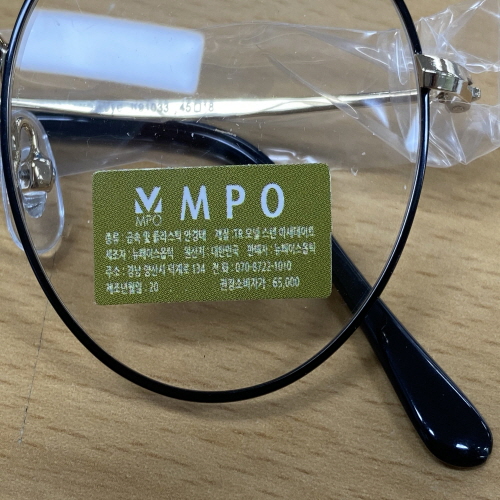 Official image of Glasses frame for children published by OECD 2