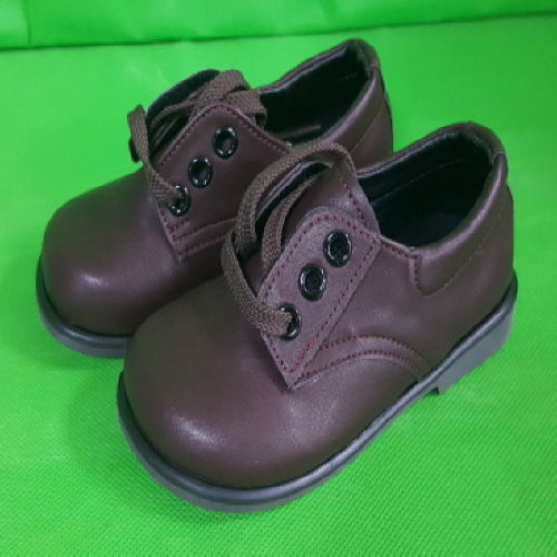 Official image of Leather product for children published by OECD