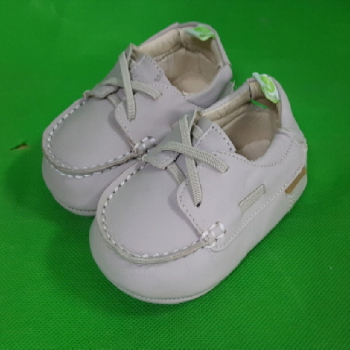 Official image of Leather product for children published by OECD