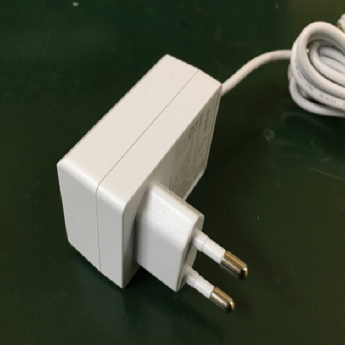 Official image of DC power supply published by OECD