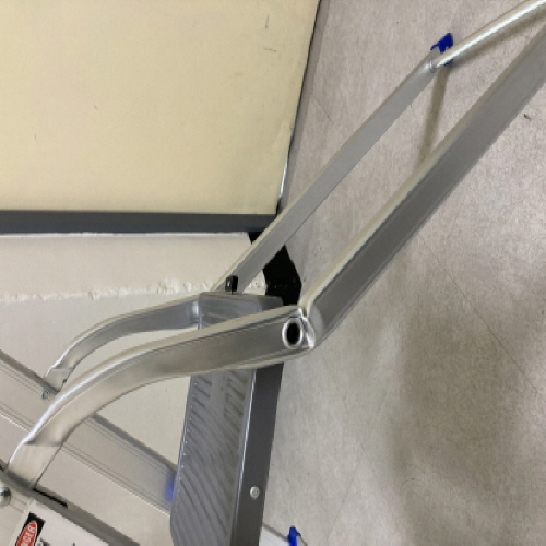 Official image of Small step ladder(Portable ladder) published by OECD 2