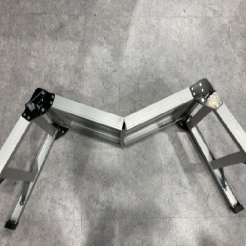 Official image of Ladder for wallpapering (Portable ladder) published by OECD 2