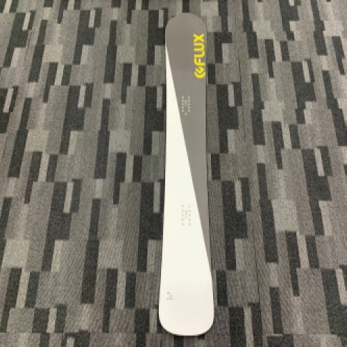 Official image of Snowboard (snowboard) published by OECD