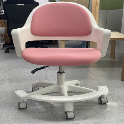 Official image of Chair (Furniture for children) published by OECD